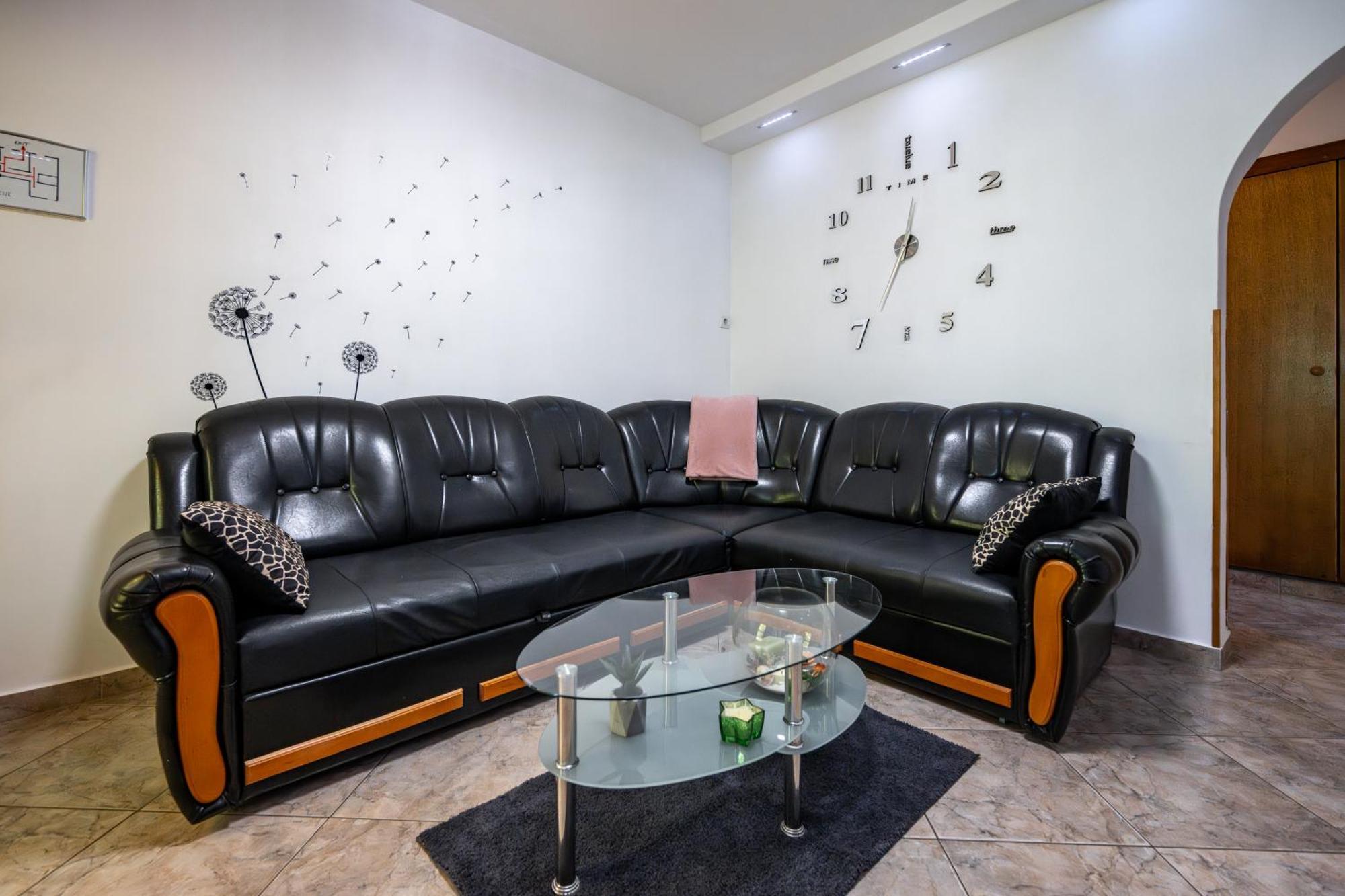E-M Apartments With Private Pool فينكوران المظهر الخارجي الصورة
