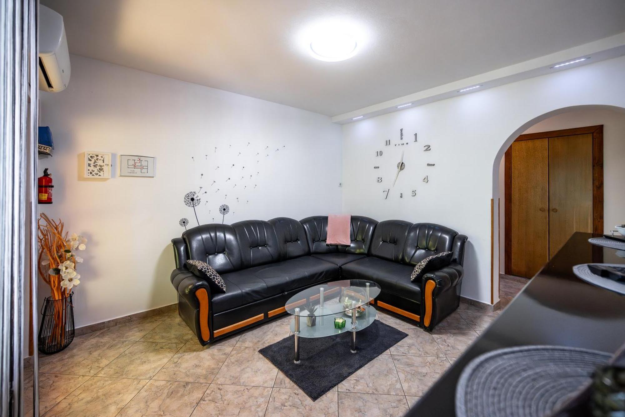 E-M Apartments With Private Pool فينكوران المظهر الخارجي الصورة