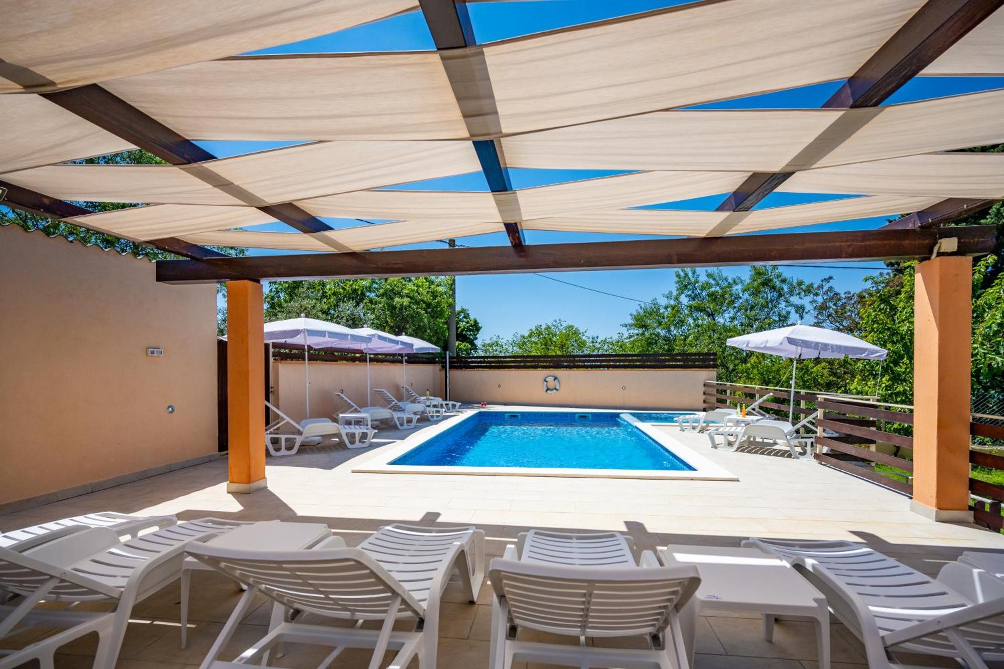 E-M Apartments With Private Pool فينكوران المظهر الخارجي الصورة