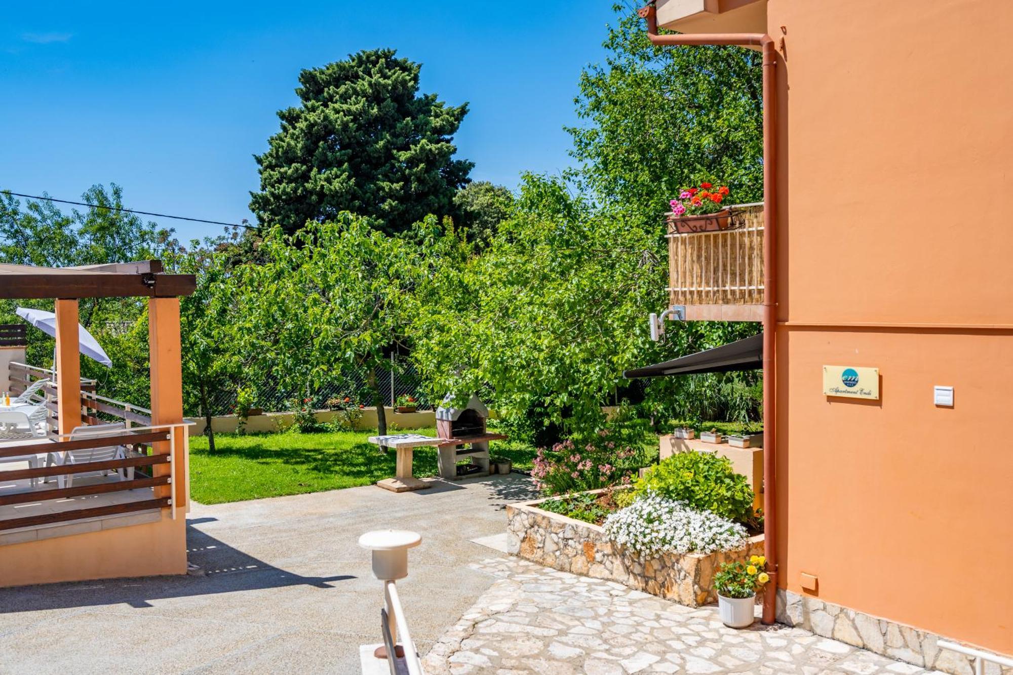E-M Apartments With Private Pool فينكوران المظهر الخارجي الصورة
