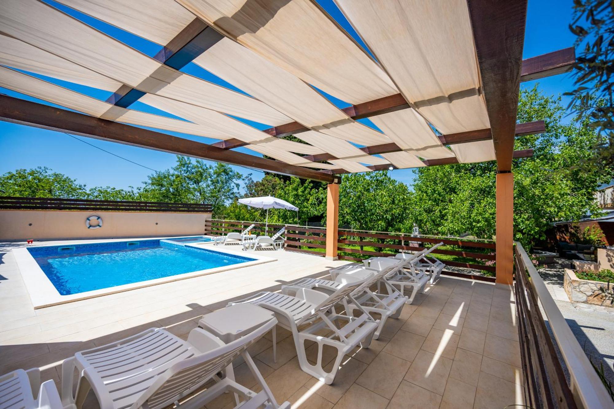 E-M Apartments With Private Pool فينكوران المظهر الخارجي الصورة