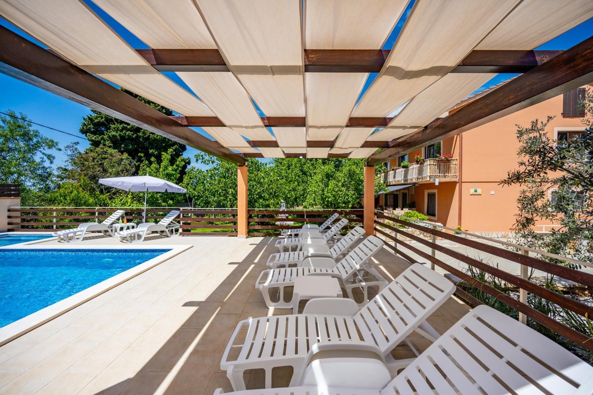 E-M Apartments With Private Pool فينكوران المظهر الخارجي الصورة